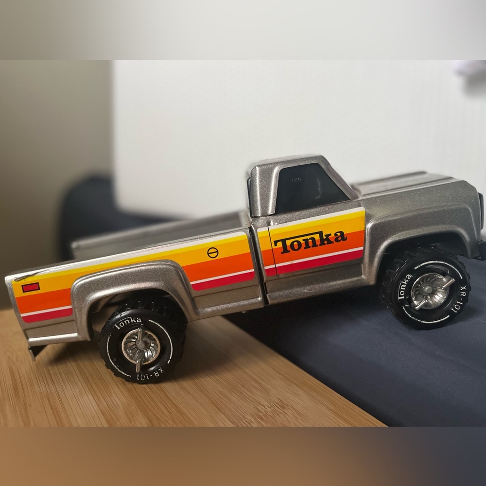 Vintage 1970/80s Tonka Steel Pickup Truck Toy w/ XR-101 Removable Wheels